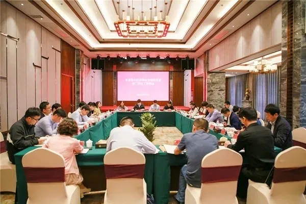 全市非公經(jīng)濟(jì)和社會(huì)組織黨建第二季度工作例會(huì)在新站召開(kāi)！